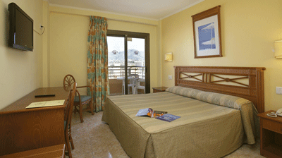 Palm-Beach-Hotel-room