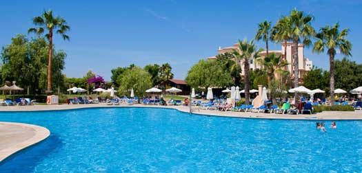 garbi-hotel-pool garbi-hotel-pool