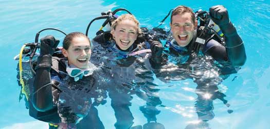 scuba-training-in-swimming-pool-525 scuba-training-in-swimming-pool-525